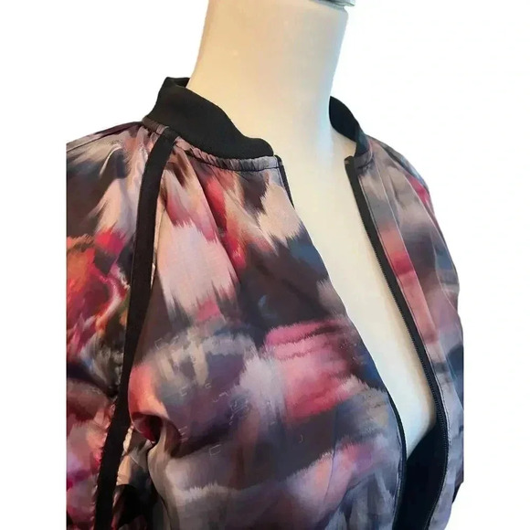 Onzie flow yoga jacket zip front and zip pockets size s/m - Picture 3 of 7